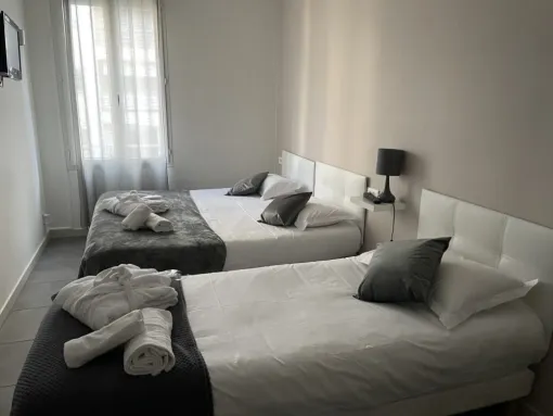 Réservez une chambre triple pour un week-end familial à Cannes, Cannes, Hôtel Anna Livia ***